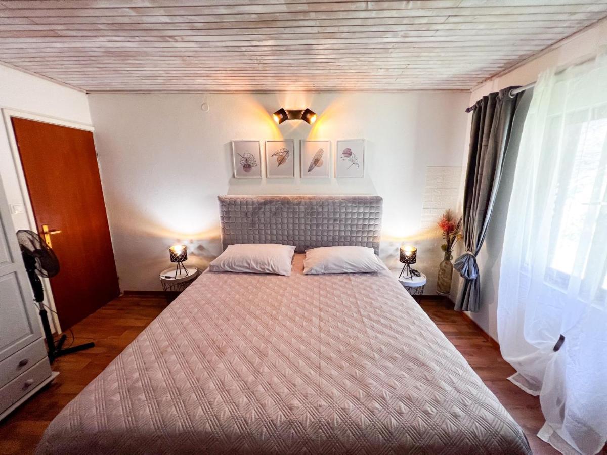 Apartment Cesare 3 Zastražišće Екстериор снимка