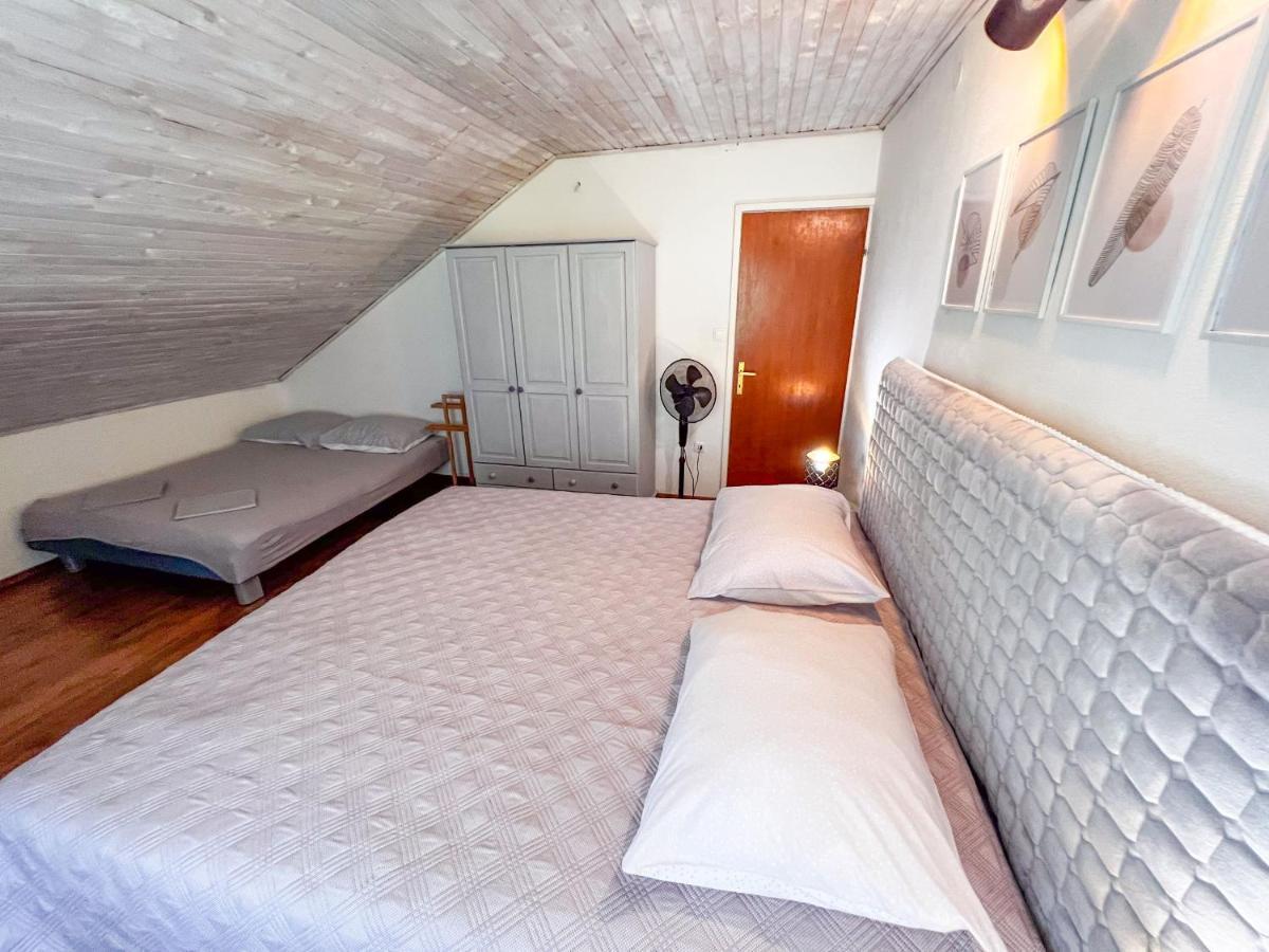 Apartment Cesare 3 Zastražišće Екстериор снимка