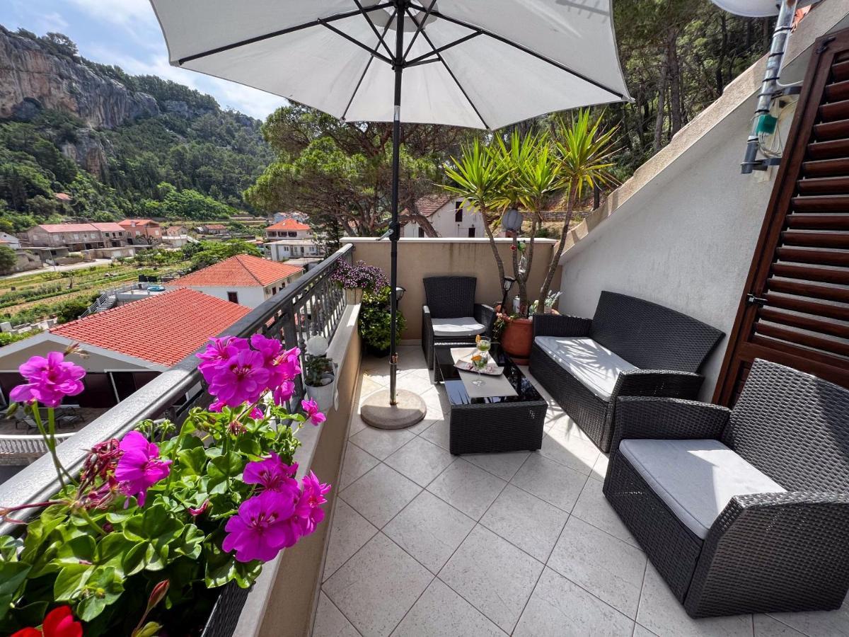 Apartment Cesare 3 Zastražišće Екстериор снимка