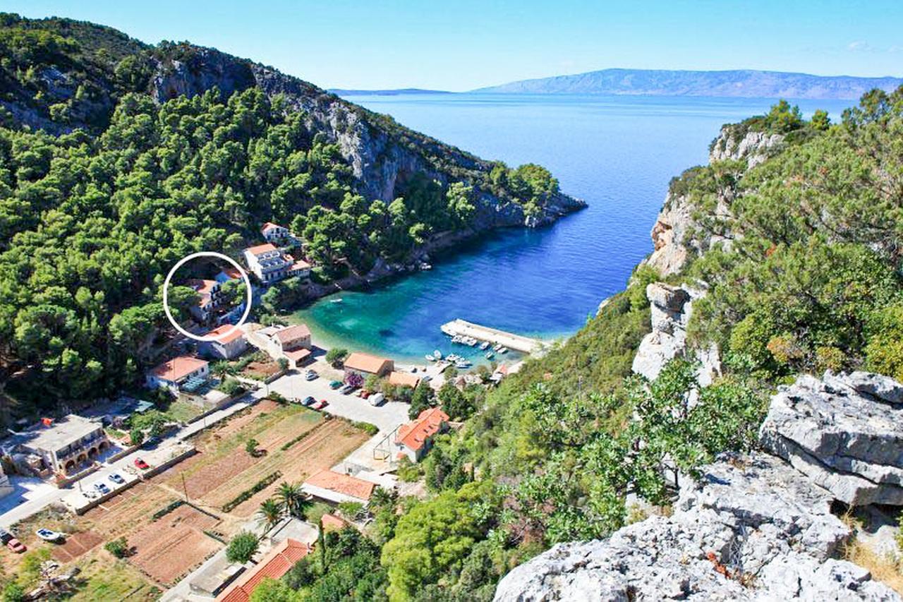 Apartment Cesare 3 Zastražišće Екстериор снимка